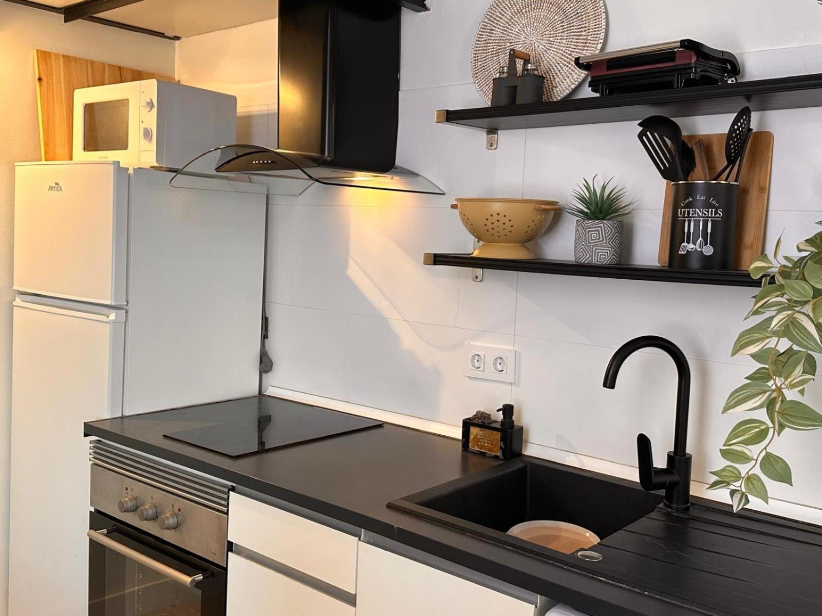 Apartaestudio Muy Proximo Valencia 부르하소트 외부 사진